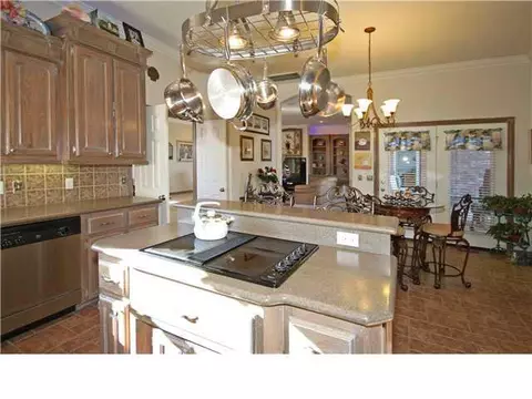 220 Heather, Tuttle, OK 73089 photo 2