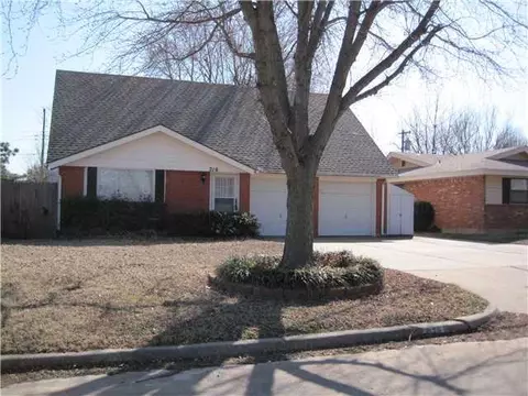 216 E Cherry Ave, Yukon, OK 73099 photo 2