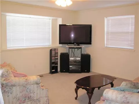 216 E Cherry Ave, Yukon, OK 73099 photo 3