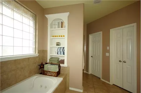 2641 E Ashecroft Dr, Edmond, OK 73034 photo 9