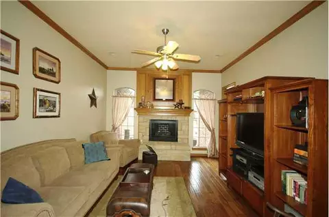 2641 E Ashecroft Dr, Edmond, OK 73034 photo 2