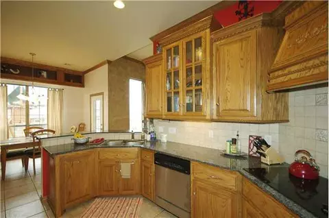 2641 E Ashecroft Dr, Edmond, OK 73034 photo 5