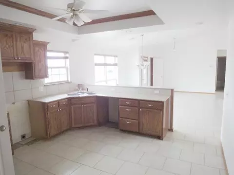 980 Sunflower Dr, Tuttle, OK 73089 photo 4