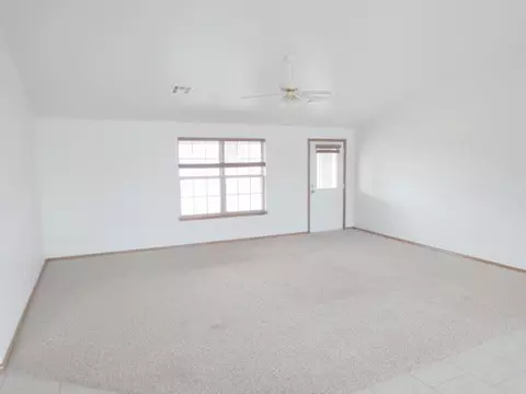 980 Sunflower Dr, Tuttle, OK 73089 photo 2