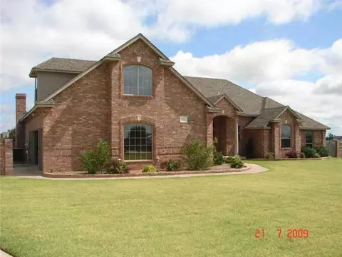 2113 NE 15th St, Moore, OK 73160 photo 1