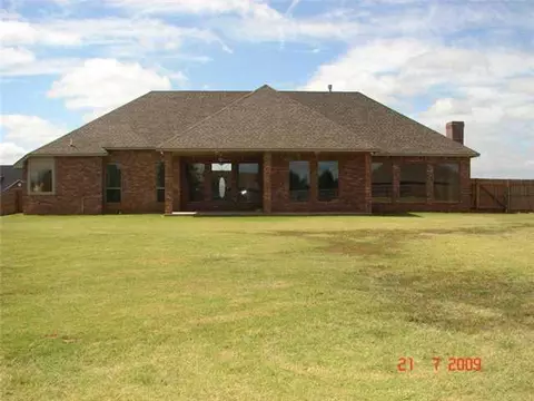 2113 NE 15th St, Moore, OK 73160 photo 2