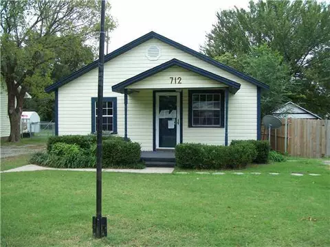 712 W Hackberry Ave, Duncan, OK 73533 photo 1