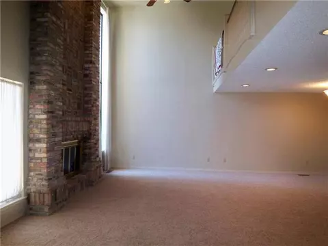 6 Windbrook Sq, Norman, OK 73072 photo 2