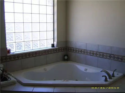 1806 Riviera Dr, Tuttle, OK 73089 photo 9