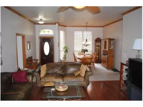 5901 E Mcmillin Dr, Tuttle, OK 73089 photo 3