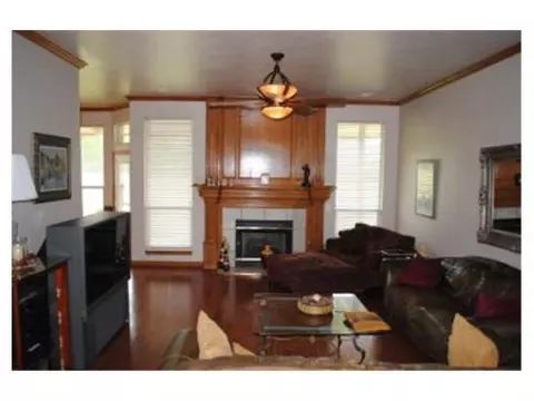 5901 E Mcmillin Dr, Tuttle, OK 73089 photo 2