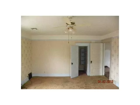 1017 E Noble Ave, Guthrie, OK 73044 photo 2