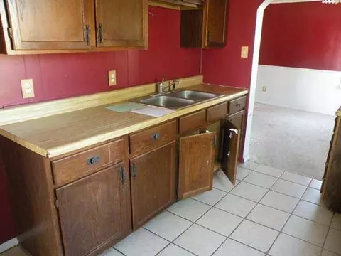 605 N Forrest Ave, Watonga, OK 73772 photo 3