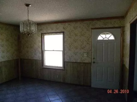 2722 E Pine Ave, Enid, OK 73701 photo 2