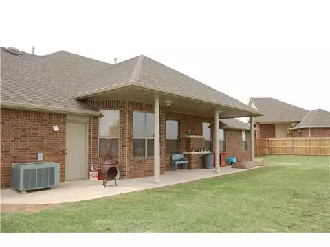1902 Excaliber Dr, Tuttle, OK 73089 photo 12