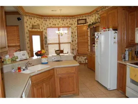 1902 Excaliber Dr, Tuttle, OK 73089 photo 5