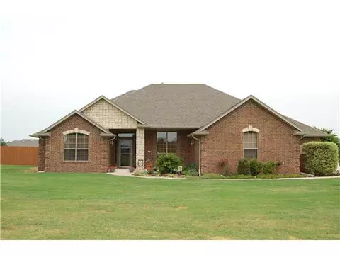 1902 Excaliber Dr, Tuttle, OK 73089 photo 1