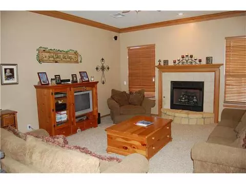 1902 Excaliber Dr, Tuttle, OK 73089 photo 2