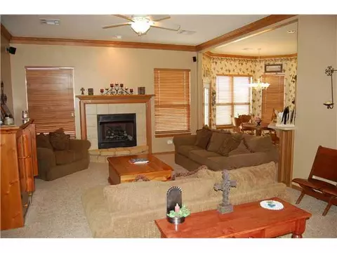 1902 Excaliber Dr, Tuttle, OK 73089 photo 3