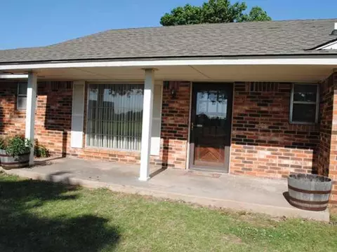 405 Mockingbird Ln, Tuttle, OK 73089 photo 2