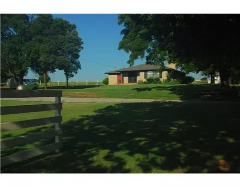 5301 E Seward, Guthrie, OK 73044 photo 2