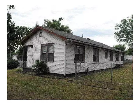 1424 E 11th St, Shawnee, OK 74801 photo 2