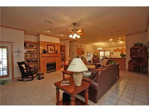 209 Scottie Dr, Tuttle, OK 73089 photo 2