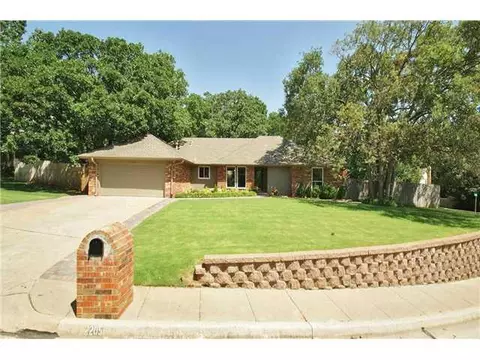 2205 E 37th St, Edmond, OK 73013 photo 1