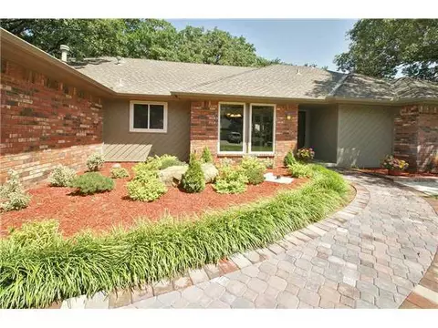 2205 E 37th St, Edmond, OK 73013 photo 2
