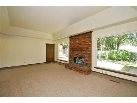 2205 E 37th St, Edmond, OK 73013 photo 3