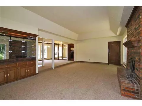 2205 E 37th St, Edmond, OK 73013 photo 4