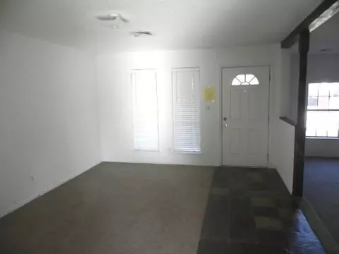 900 Ridgeway Dr, Moore, OK 73160 photo 2