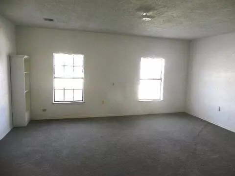 900 Ridgeway Dr, Moore, OK 73160 photo 3