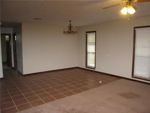 337 E Maple Rd, Washington, OK 73093 photo 4