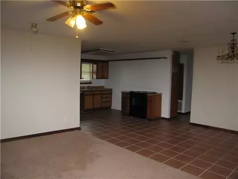 337 E Maple Rd, Washington, OK 73093 photo 2