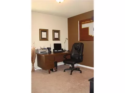 Undisclosed, Moore, OK 73160 photo 12