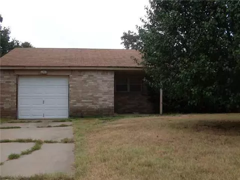 3305 E Noble Dr, Edmond, OK 73034 photo 2