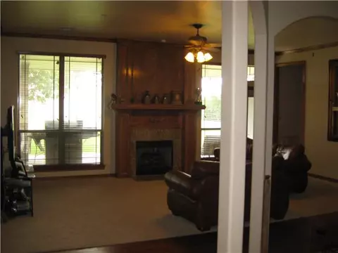 910 S Sara Rd, Tuttle, OK 73089 photo 4