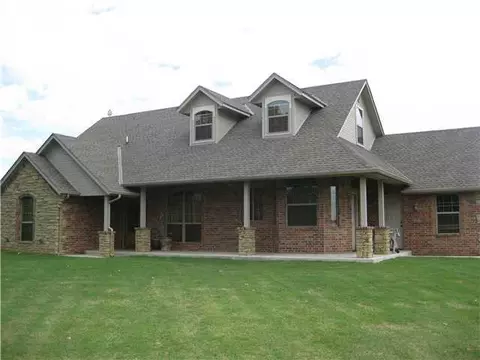 910 S Sara Rd, Tuttle, OK 73089 photo 2