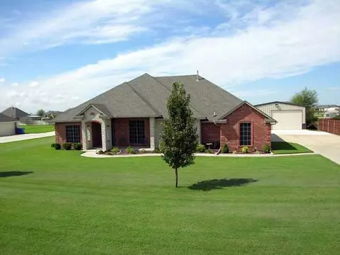 1611 Excaliber, Tuttle, OK 73089 photo 2