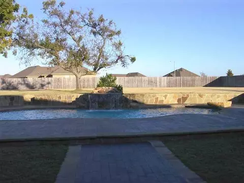 1802 Riviera, Tuttle, OK 73089 photo 2