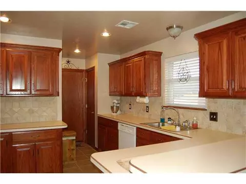 6913 Lewis Ln, Tuttle, OK 73089 photo 5