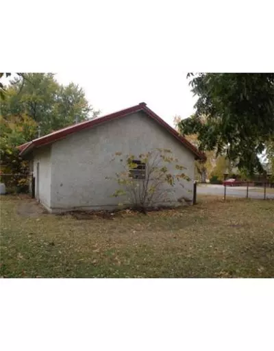 520 N Noble Ave, Watonga, OK 73772 photo 2