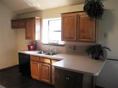 904 Goshawk Dr, Norman, OK 73072 photo 2