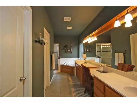 2100 Cedar Pointe Cir, Edmond, OK 73003 photo 9
