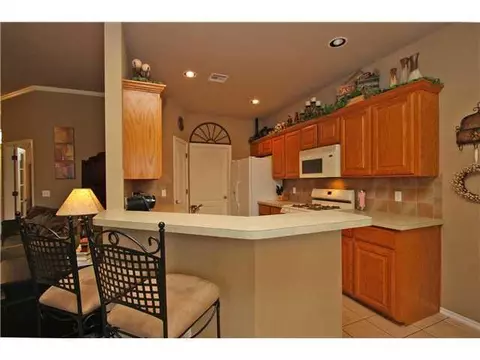 2100 Cedar Pointe Cir, Edmond, OK 73003 photo 4