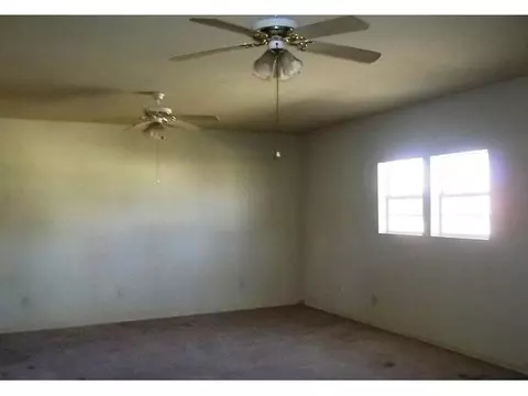 301 S Oak Ave, Erick, OK 73645 photo 3