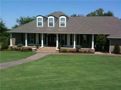 504 W Waterfront Dr, Tuttle, OK 73089 photo 2