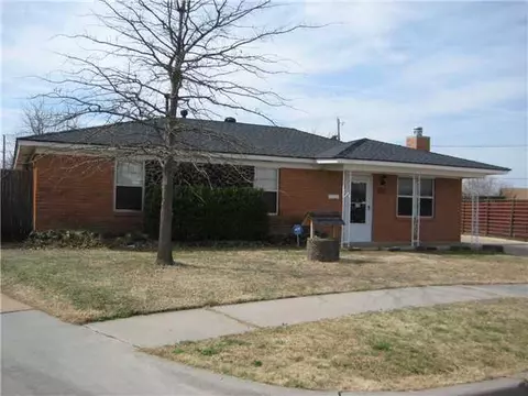 828 Camelot, Moore, OK 73160 photo 1