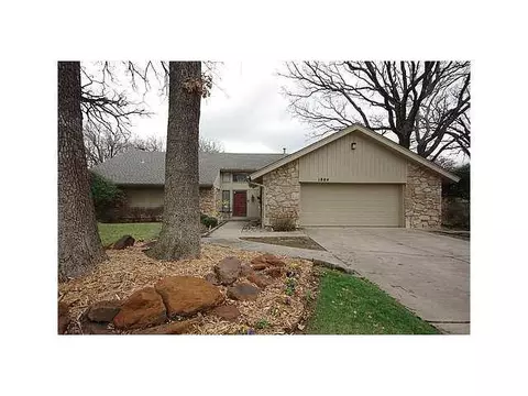 1804 Eagle Dr, Edmond, OK 73034 photo 1
